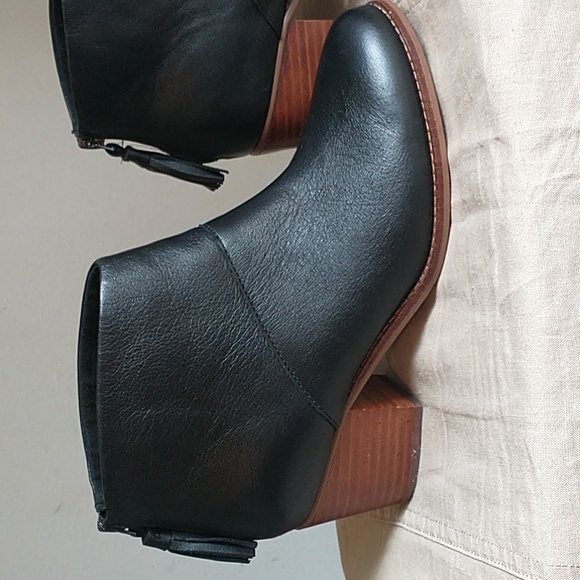 TOMS 7.5 Black leather booties ankle boots - Picture 6 of 8